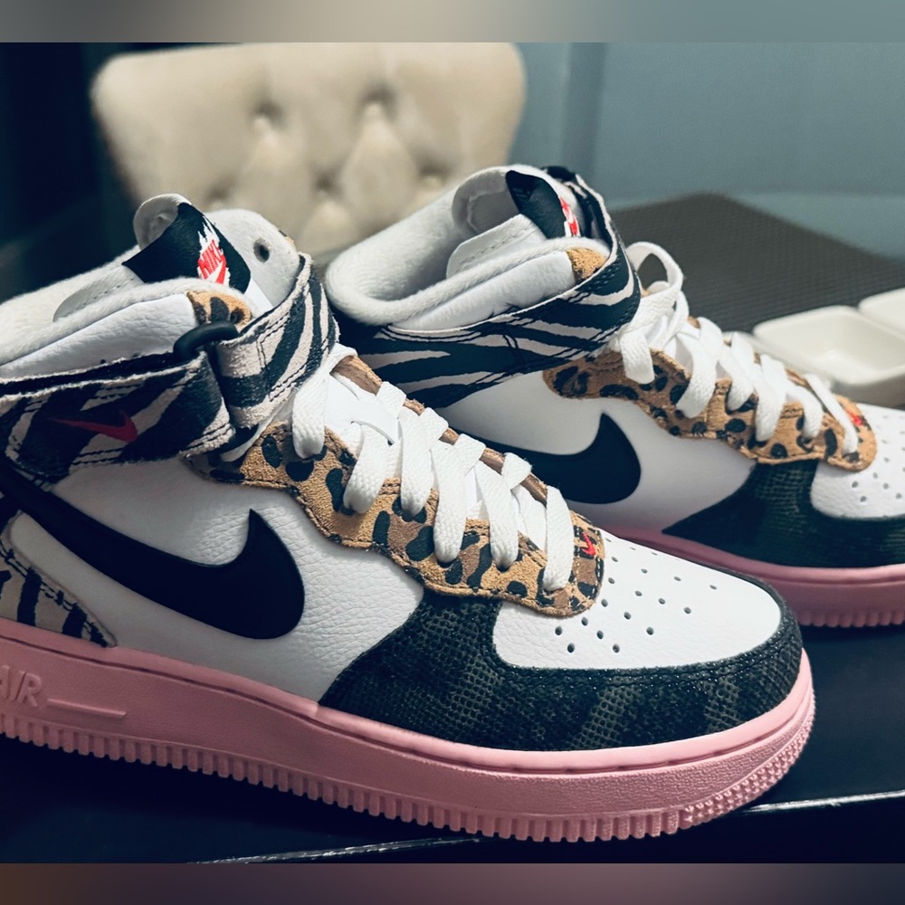 Nike Women's Sneakers - White, Black, Pink, Camo